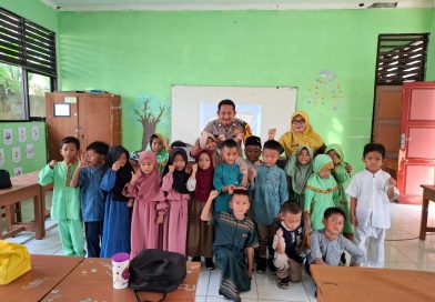 Bhabinkamtibmas Pulau Tidung Berikan Penyuluhan Anti-Bullying dalam MPLS SDN 03 Pagi Pulau Tidung