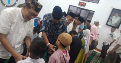 Lurah Lagoa Berikan Santunan Yatim Bersama Majelis Ta’lim Wattadzkir Darussalam